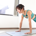 プランクが苦手でもOK！お腹を引き締める“やさしめ3メニュー”