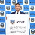 川崎　中村憲剛氏の後任ＦＲＯに稲本潤一氏が就任　足型調印式で笑顔「憲剛の隣に小さくてもいいので銅像を…」