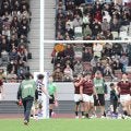 【大学ラグビー】試合中に人工芝マットがグラウンド“乱入”旗も倒れる強風