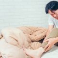 睡眠時に足がつる原因