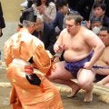 唯一の弱点克服なるか　安青錦の連続優勝を占う２日目…元大関・琴風の目