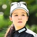 「ママも美人さん」川崎春花、黒地に白のドット柄シャツ姿で母親との“カフェデート”披露
