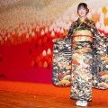 馬場咲希が黒×金の振袖でスピーチ 二十歳の誓い「世界に挑戦し続けるプロゴルファーで」