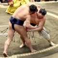 朝乃山が５４４日ぶりの幕内勝利　羽出山に勝つ　２度の三段目陥落から復帰、不屈の精神見せる
