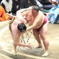 御嶽海が初白星「苦手な相手に勝てたのはうれしい」　３日目は元大関対決