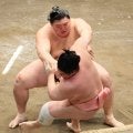 大の里、取り直しの末に無傷の３連勝　過去６戦全勝の宇良に勝つ…負けた宇良は「２回目はさすがに勝てないですよ」