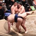 大相撲　合計８４歳の元関取対決、鳰の湖が初日「ああいう人に勝てたのは感慨ぶかい」