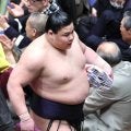 ２日連続で金星の義ノ富士、大量の懸賞金にネット騒然！「懸賞金の配達にでも行くのかな？」「広辞苑くらいあった」