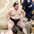大の里が２場所連続で義ノ富士に金星配給　最近８場所で６敗目と「鬼門」の４日目も重なり初黒星