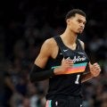 ビクター・ウェンバンヤマがNBA史上2番目の若さでシーズン通算500ブロックに到達