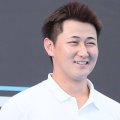 オリックス・紅林が結婚披露宴　同僚がずらっと並んで新郎新婦と記念撮影　引き出物？に反響「気になる～」「素敵な写真」