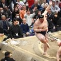 大の里がヒヤリ４勝目　先場所敗れた隆の勝に雪辱　前日の敗戦引きずらず