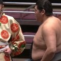 「まわしの位置が上すぎる」“超”長身力士、ただならぬ存在感に驚き「脚長すぎでしょ」