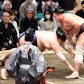 阿炎が初黒星で、全勝は消える　元大関の朝乃山に敗れる