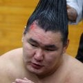 おでこがズルリ赤むけの豊昇龍「髪の毛また薄くなっちゃった」と笑わせる　４年前の初場所でも同じ内容、取り直しで勝利