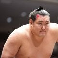 豊昇龍、右額ずるり流血「髪がまた薄くなる」嘆くも「これがあったから」取り直しで意地の白星