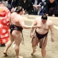 霧島、勢いに乗る義ノ富士に読み勝ち「結構危なかったけど勝てて良かった」優勝争い首位に並ぶ