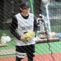 巨人　ドラフト１位の竹丸が初プルペン　キレのいいボールを投げ込み潜在能力の高さうかがわせる　中腰の捕手に向かって２８球