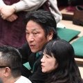 「見たことある顔だと思ったら」青学大・原監督が美穂夫人と並んで相撲観戦　大物落語家も中継に映り込む