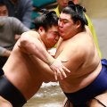 若元春が大の里撃破　もろ手で立った横綱に「離される感覚はいつもよりなかった」