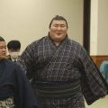 「親方も嬉しそうｗ」初金星の熱海富士　喜ぶ師匠との２ショット反響　双方の手にはどっさり懸賞金「笑顔が素敵」