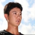 阪神・山田、百崎が「２０歳記念品贈呈式」　粟井社長から激励「連覇するために必要」
