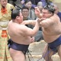 関脇・高安、義ノ富士を突き出して７勝目　トップと１差で残り５日「ベストを尽くして持てる力を出し切りたい」