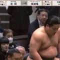 “イケメンオールバック”力士が巨体の対戦相手をぶん回した！驚異のパワーに拍手喝采「豪快」「ぶん投げた」