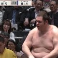 20歳の有望力士が吹っ飛ばされ“土俵から消えてった” 衝撃光景に「これで怪我しないのスゴい」「大事故やんけ」館内騒然