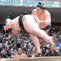 阿炎　「きれいな相撲でなくても」　先代師匠・元寺尾の墓前に誓った勝利へのこだわり…２度目の優勝へ２敗を死守