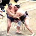 豊昇龍が痛恨の４敗目　霧島に敗れ、首位と２差に広がる