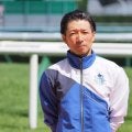 【船橋競馬】内田博幸騎手が落馬…騎乗馬が直線で内ラチへ飛び込み転倒