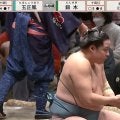 「派手なお召し物」大相撲、人気タレントが観戦 赤ニット＆赤チェックシャツの重ね着…どうしても目立つ姿に「本物だ！」視聴者興奮