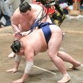 熱海富士が阿炎との３敗同士の対戦を制し、優勝争いに踏みとどまる　静岡県勢初優勝あきらめない