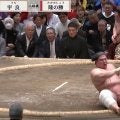 土俵上で人気力士が一回転！ 「なにいまの」「最高の受け身」予想外の決着に館内騒然、本人も驚きの表情