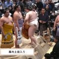 あれ、人気力士の化粧まわしに著名人のイラストが… 幕内土俵入りでファン驚きの一コマ