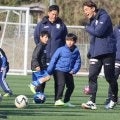 【Ｊ２藤枝】槙野智章監督が鹿児島キャンプ最終日にこどもたちと交流　笑顔で充実感にじませる