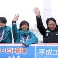 【箱根駅伝】青学大が優勝パレード　原晋監督「今日は皆さま輝いて帰ってください！」　黒田朝日らが手を振る