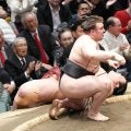 安青錦が決定戦で起死回生の首投げを決め連続Ｖ「めつたに決まらない技。足腰がいい」と琴風さん