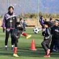 【藤枝】鹿児島キャンプ最終日にサッカー教室　こどもたちの笑顔に中川創「思い出させてくれる」