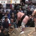 力士が突然の“棄権”で館内騒然…自ら土俵を割り動けなくなるハプニング「一体どうした」「何か起きた？」ファンから心配の声