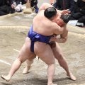平幕・義ノ富士が初の殊勲賞　「横綱２人に勝って負け越すわけにはいかない」