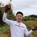【阪神】独立L時代ショウガ収穫で生計…石井大智「思い出しました」沖縄で「クーガ芋」収穫体験