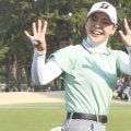 25歳女子ゴルファーが「お姫さまです、マジで」　“透明感爆上がり”の白いドレスに「優利ちゃんはプロですよね」