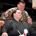元横綱・白鵬さん、元照ノ富士の伊勢ケ浜親方の断髪式にモンゴル衣装で登場　最初の呼び出しで姿現さず会場騒然も…「お疲れ様でしたと」