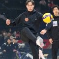 ファン投票で選出の高橋藍、リラックスした様子でウォーミングアップ　ＳＶリーグ男子オールスターゲームズ