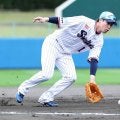 【ヤクルト】山田哲人がキャンプ初日に三塁守備「送球で腕が…」今季から三塁、一塁守る可能性も