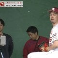 楽天新加入のマエケン、“クリムゾンレッド”の背番号18でブルペン一番乗り…三木監督との“アツいやり取り”も話題に