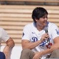 大谷翔平の隣で…まさかの配置に“そわそわ”　スターに挟まれた相棒「少し変な気分」