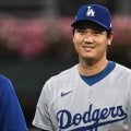 北海道に出没した大谷翔平　デコピンから山本由伸に変化…世界一の雄叫びを再現